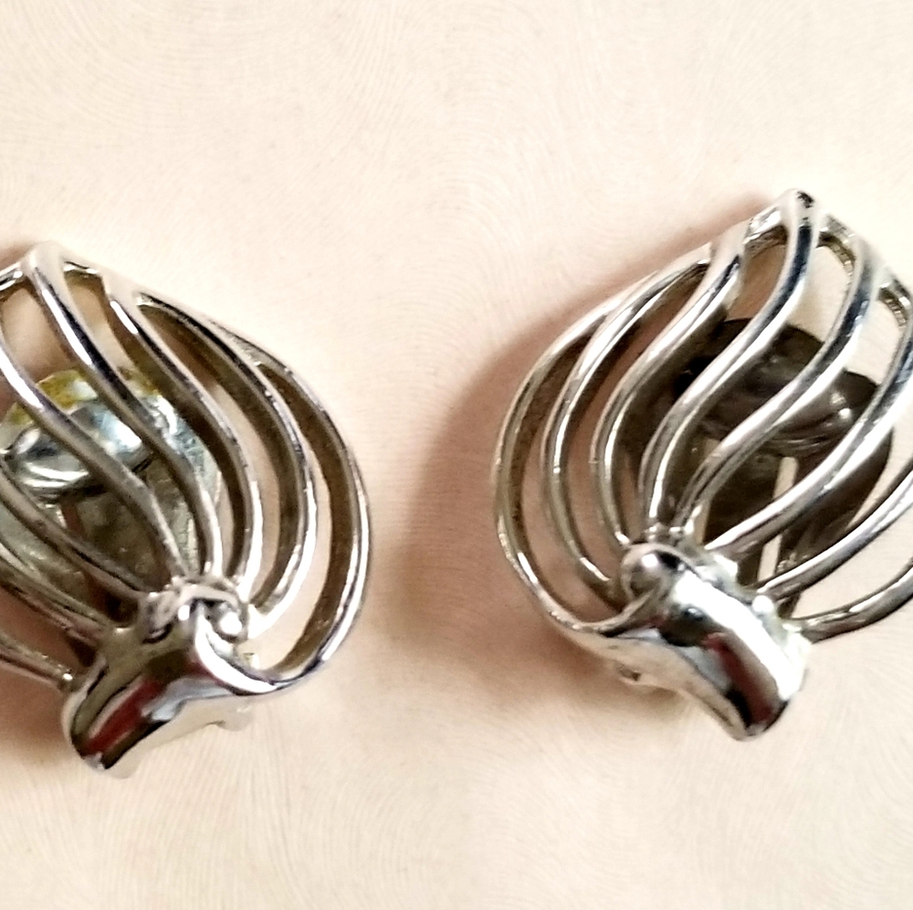 Vintage 1940s Silver Metal Open Stylized Curved Leaf Clip On Earrings